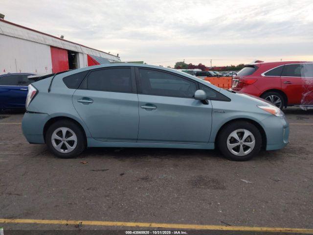 Toyota Prius Two Image 4