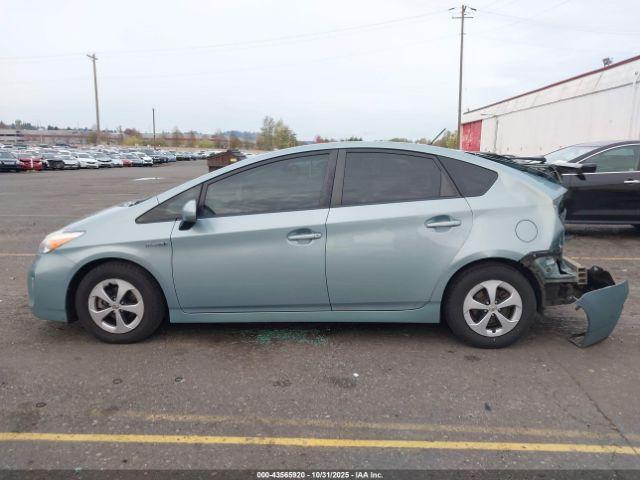 Toyota Prius Two Image 15