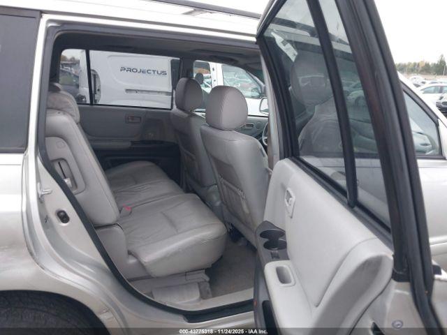 Toyota Highlander V6 Image 11