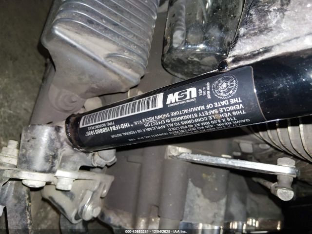 Harley-Davidson Flhr Image 13