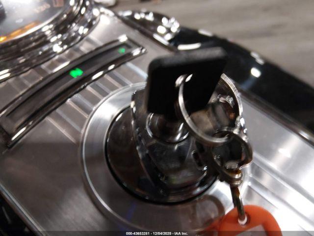 Harley-Davidson Flhr Image 12