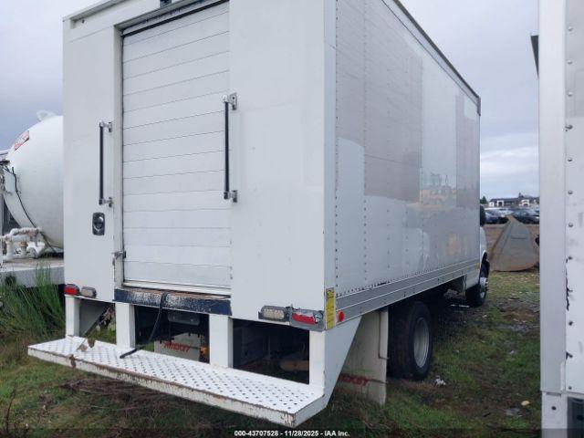 Chevrolet Express 4500 Image 4