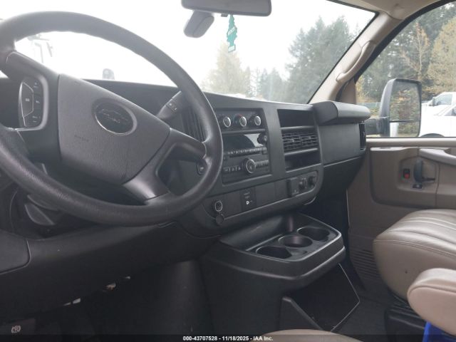 Chevrolet Express 4500 Image 10