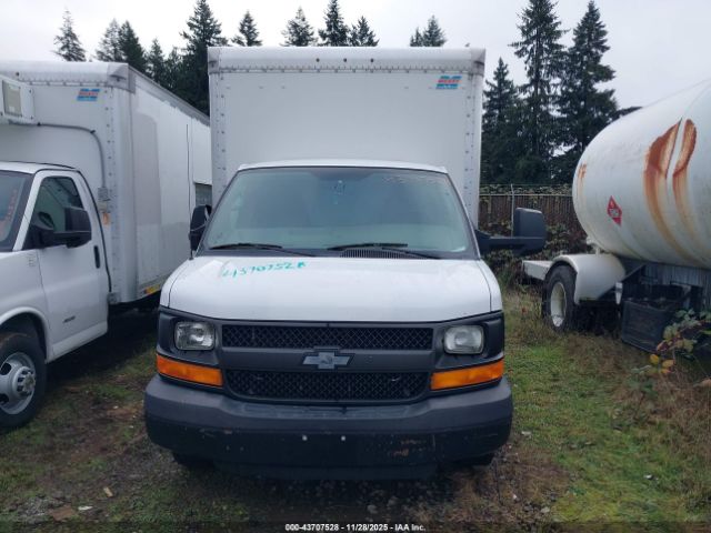 Chevrolet Express 4500 Image 9