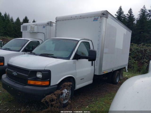 Chevrolet Express 4500 Image 13