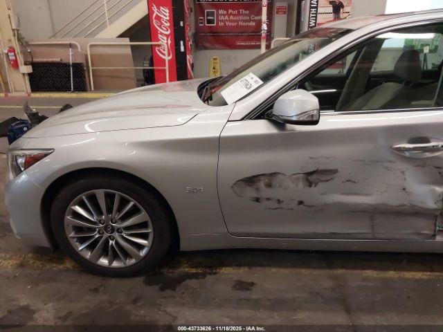 INFINITI Q50 3.0t Luxe Image 2