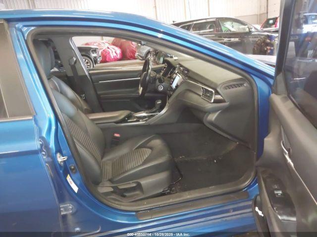 Toyota Camry Se Image 4