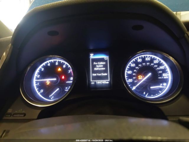 Toyota Camry Se Image 6