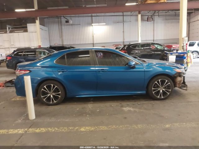 Toyota Camry Se Image 3