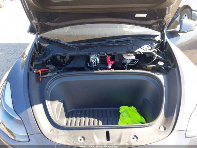 Tesla Model Y Performance Dual Motor All-wheel Drive Image 12