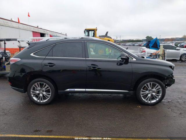 Lexus RX Image 16