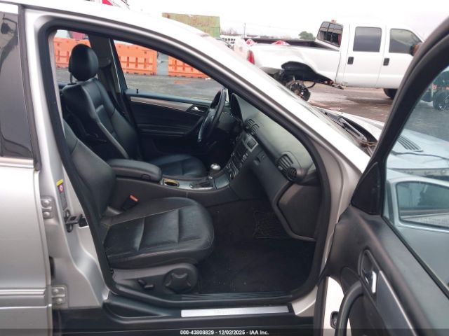 Mercedes-Benz C-Class Kompressor Sport Image 17