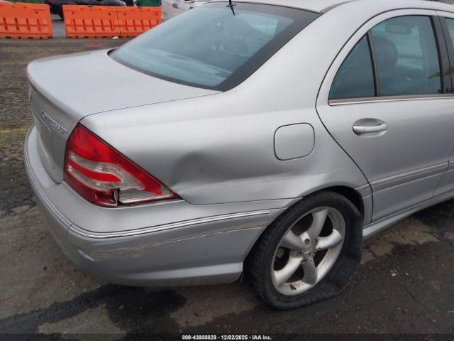 Mercedes-Benz C-Class Kompressor Sport Image 7