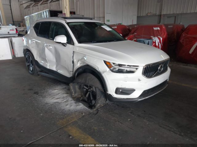 Volvo XC40 T5 Momentum Image 1