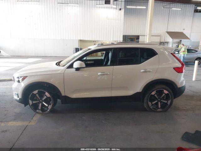 Volvo XC40 T5 Momentum Image 7