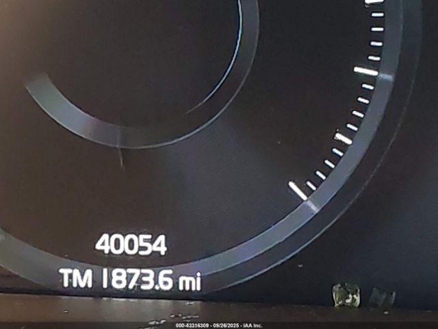 Volvo XC40 T5 Momentum Image 2