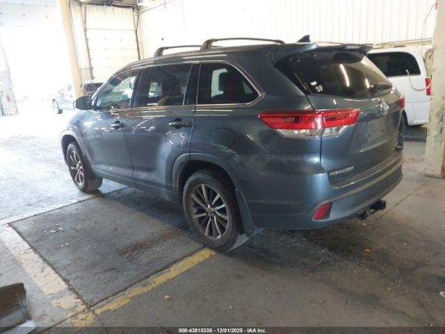 Toyota Highlander Xle Image 2