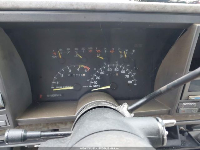 Chevrolet Blazer K1500 Image 2