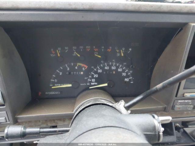 Chevrolet Blazer K1500 Image 2