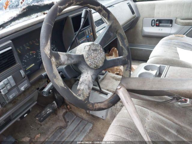 Chevrolet Blazer K1500 Image 14