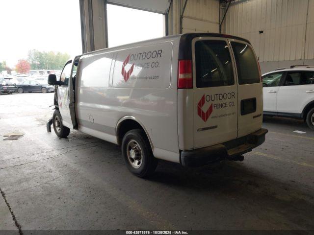 Chevrolet Express Image 5