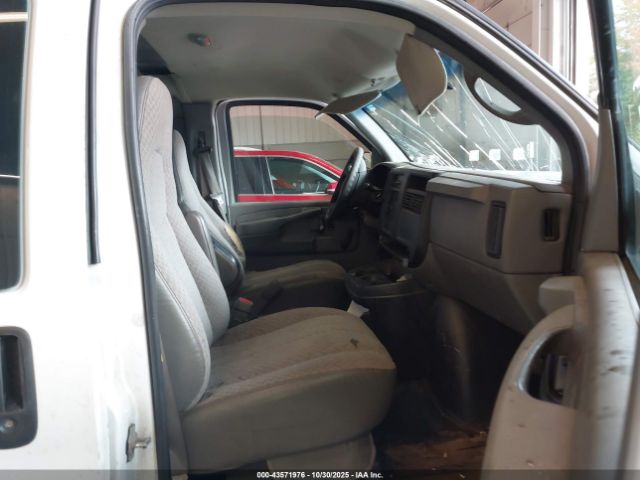 Chevrolet Express Image 4