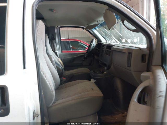 Chevrolet Express Image 4