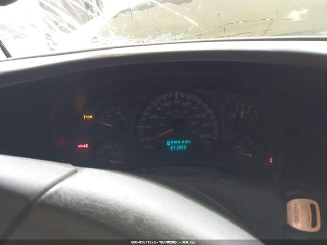 Chevrolet Express Image 14