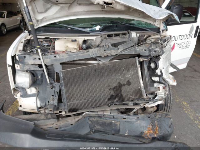 Chevrolet Express Image 3