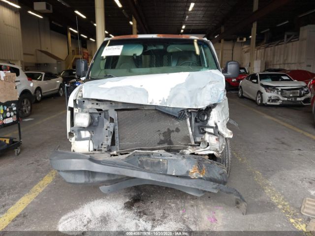 Chevrolet Express Image 2