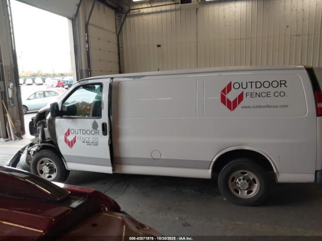 Chevrolet Express Image 9