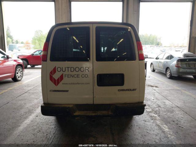 Chevrolet Express Image 10