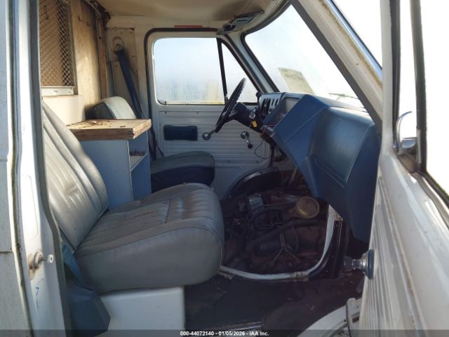 Chevrolet G30 Image 14