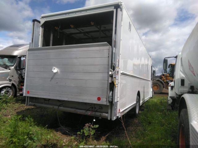 Ford F-59 Commercial Stripped Image 7